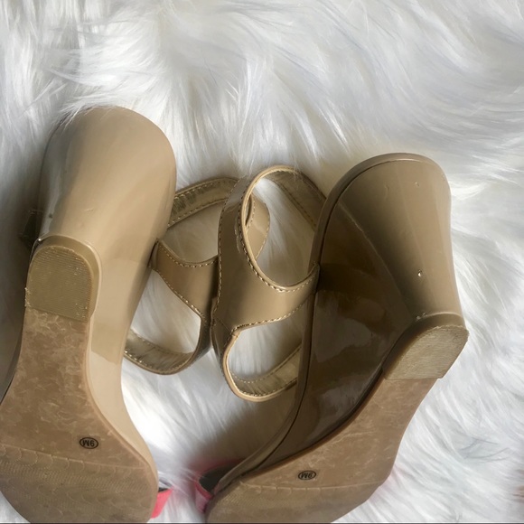 Dirty Laundry Wedge - Picture 4 of 5